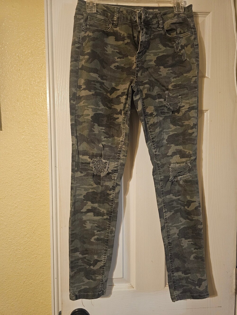 Camo Distressed Women's Skinny Jeans